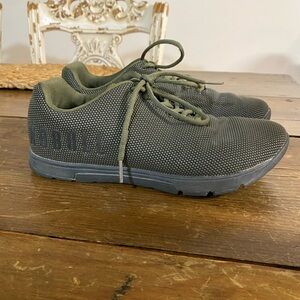 Women’s size 9 NO BULL shoes